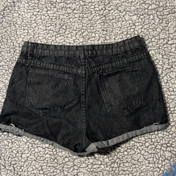 Black cut off denim jeans - Picture 4 of 10
